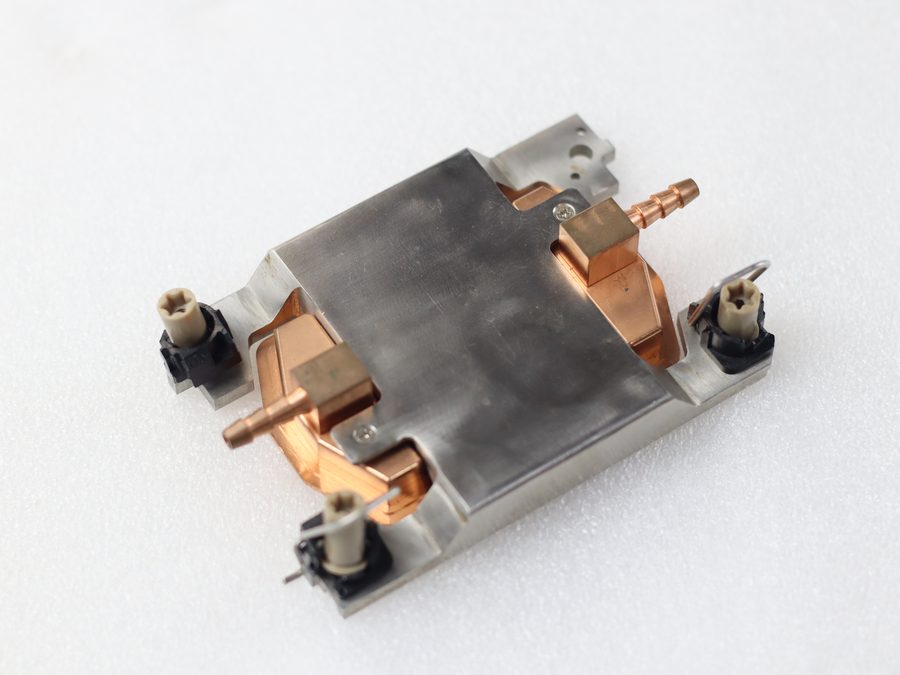 CPU 液冷板，紫铜底板与镀镍盖板，快插接头，东吉热控实拍
